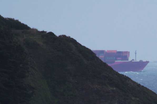 29 June 2020 - 13-04-31
She'll be coming round the mountain. But how big is 'she'?
------------------------
336m long container ship One Humber